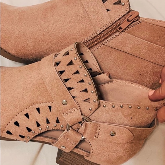 LIGHT PINK BOOTIES - Picture 2 of 2